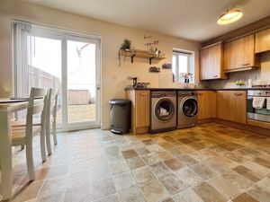 Kitchen Diner- click for photo gallery
